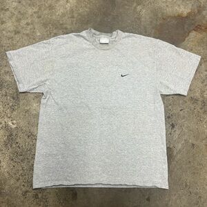 Y2K Nike T-shirt Mens Large Swoosh Gray Streetwear Casual Sports 00s Silver Tag